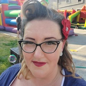 Meet your Posher, Rebecca